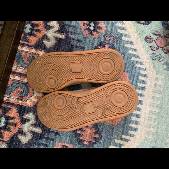 White Leather Vejas Sneakers - Picture 8 of 9